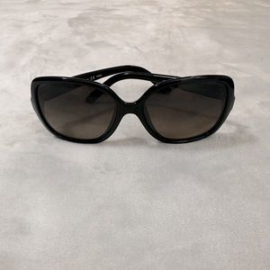 Fendi women’s oversized sunglasses with case